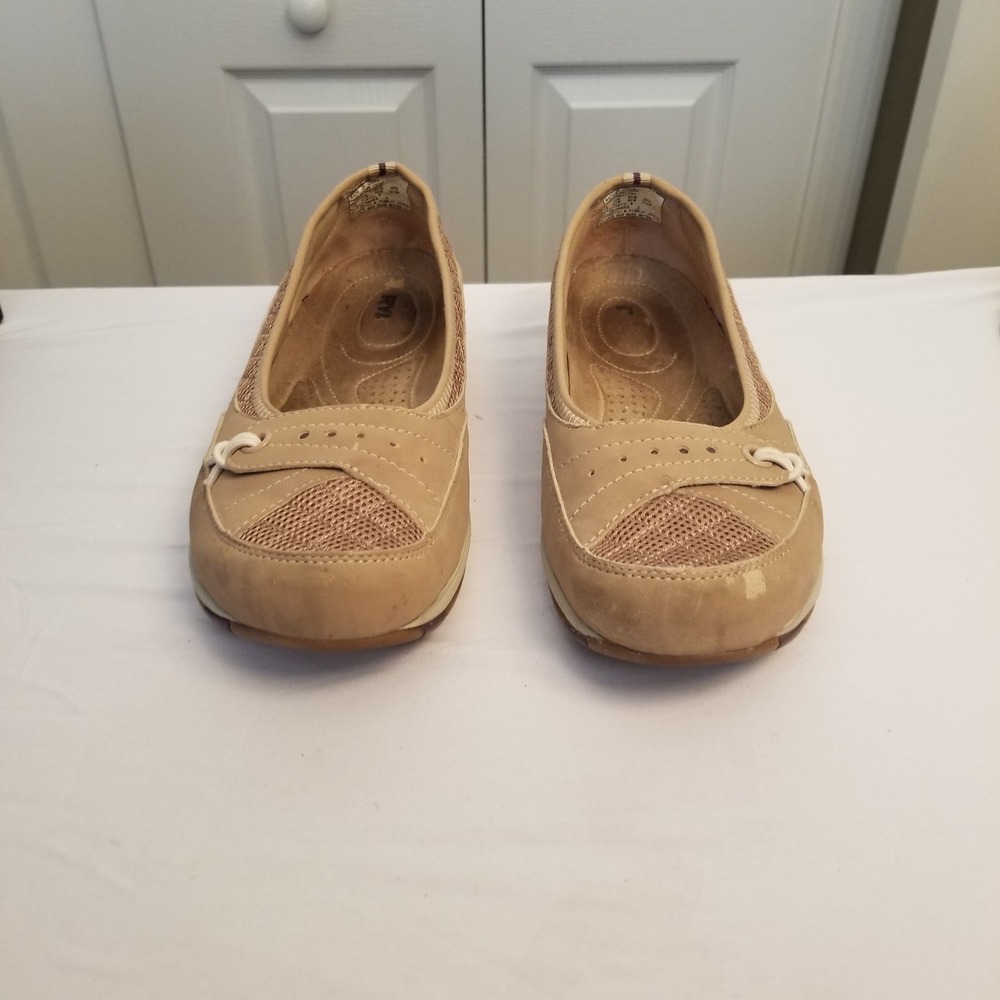 RYKA Womens Beige Slip On Walking Shoes Mesh Comfort Flats Size 8.5 W